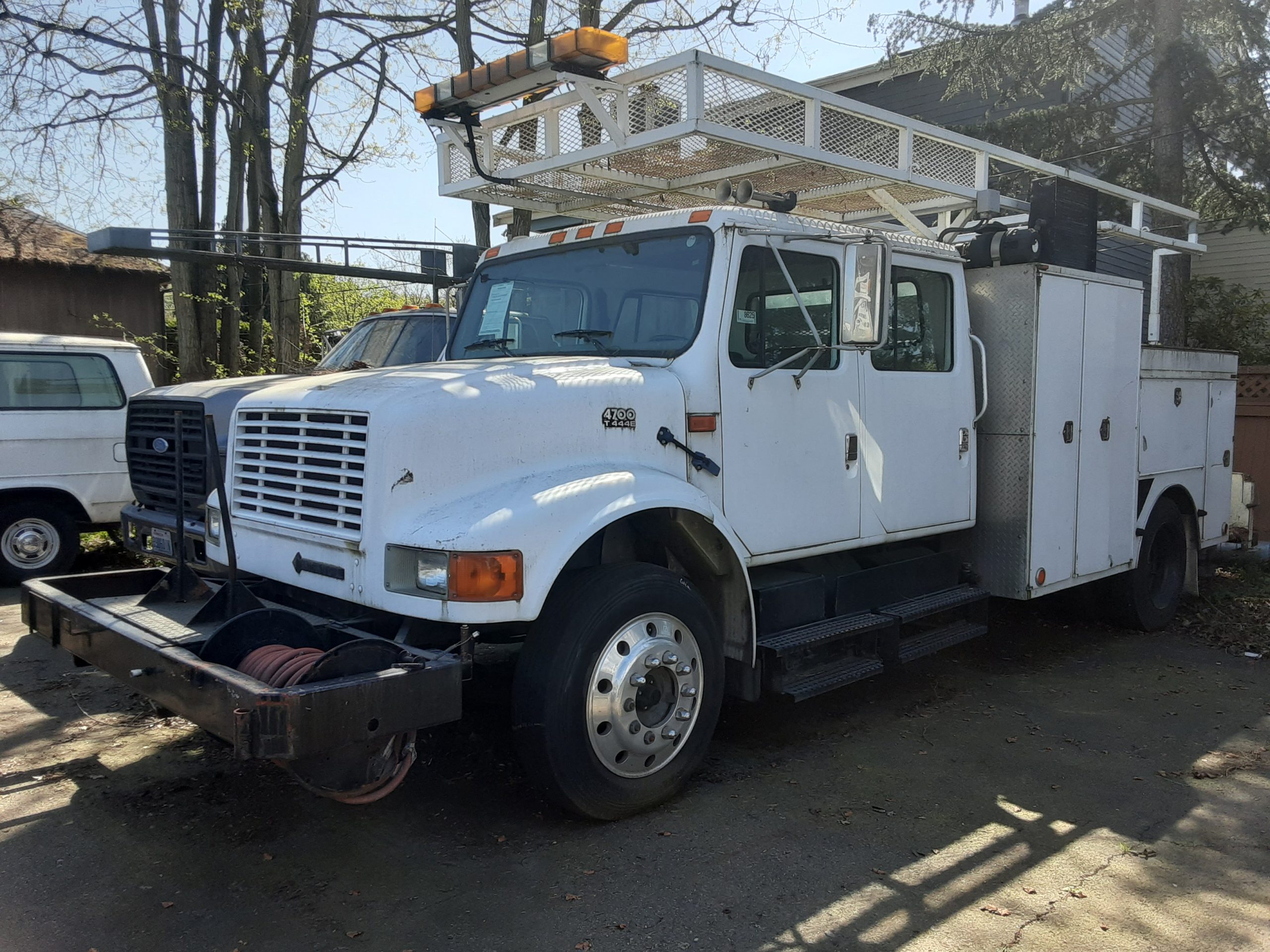 2002 International Crew cab Crane Truck 20210419_115123-scaled