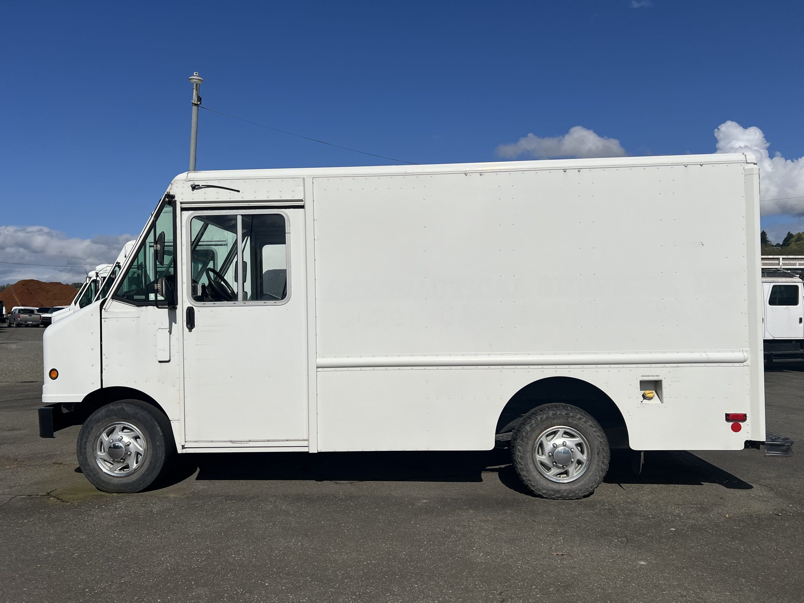 2010 Ford E350 11FT Stepvan IMG_9091-scaled