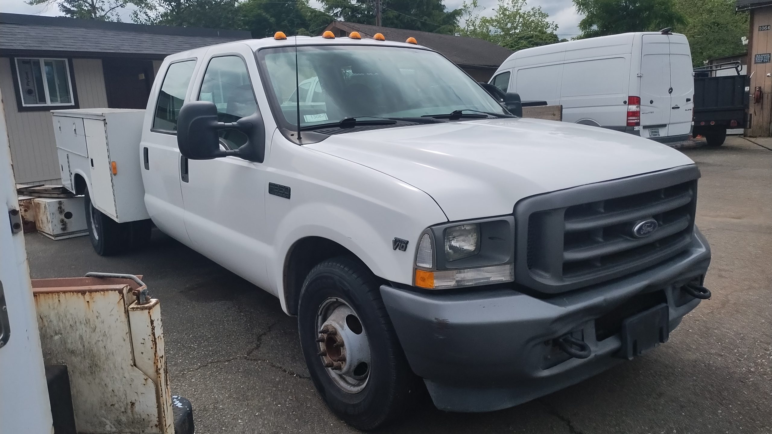 2003 Ford F350 Crew Cab Utility Truck IMG_20240618_112147640-scaled