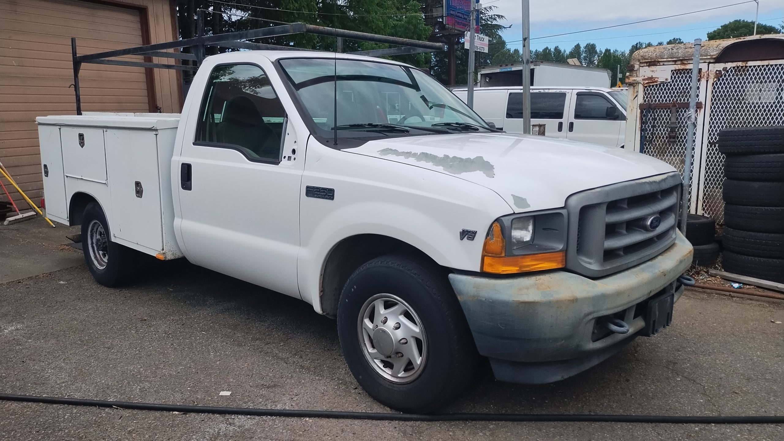 2001 Ford F250 Utility Truck IMG_20240618_113835076-scaled