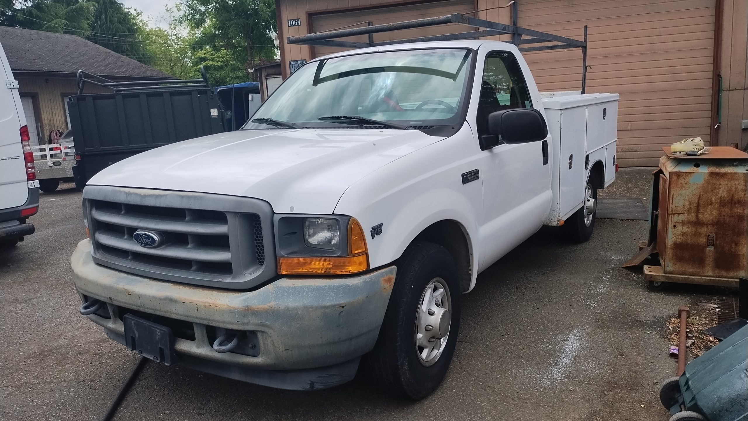 2001 Ford F250 Utility Truck IMG_20240618_113844942-scaled