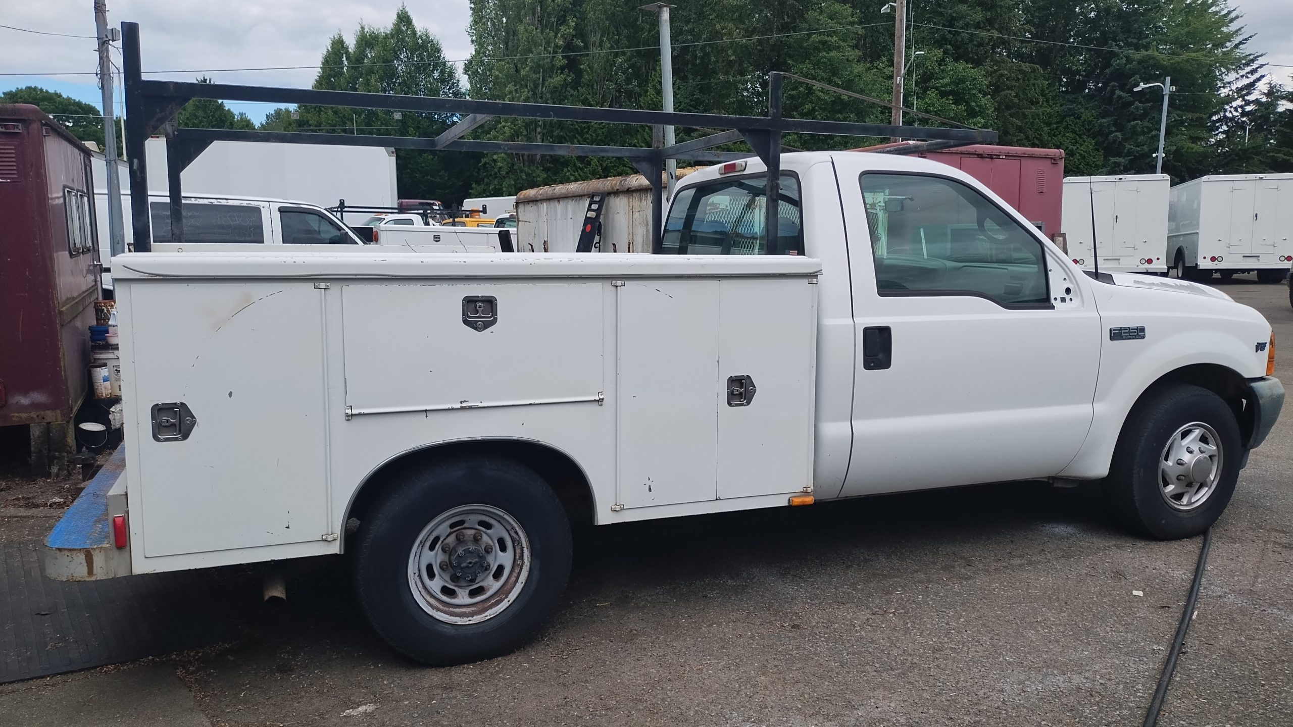 2001 Ford F250 Utility Truck IMG_20240618_113903290-scaled