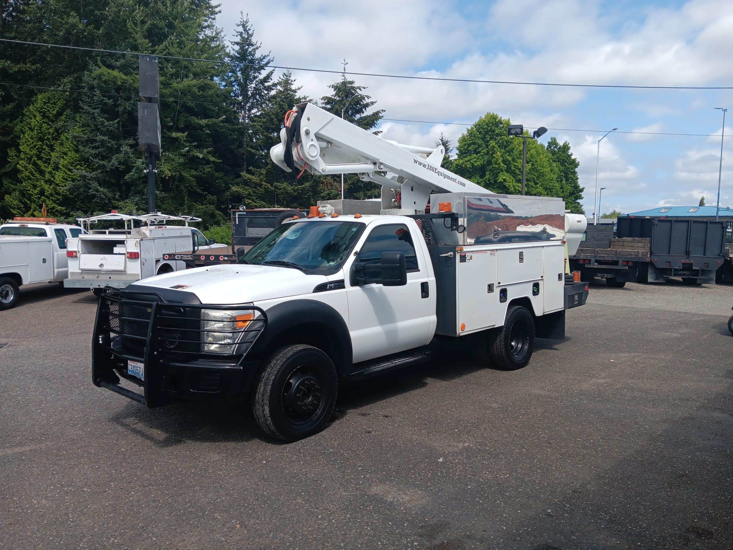 2011 Ford F550 Bucket Truck 20240725_113021-scaled