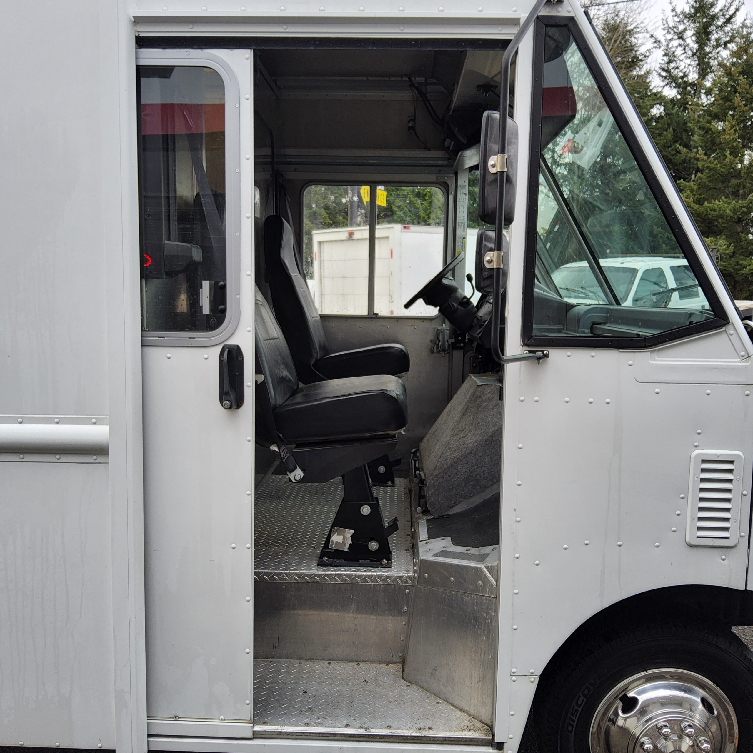 2011 FORD E-450 Step Van 20250111_125635-scaled