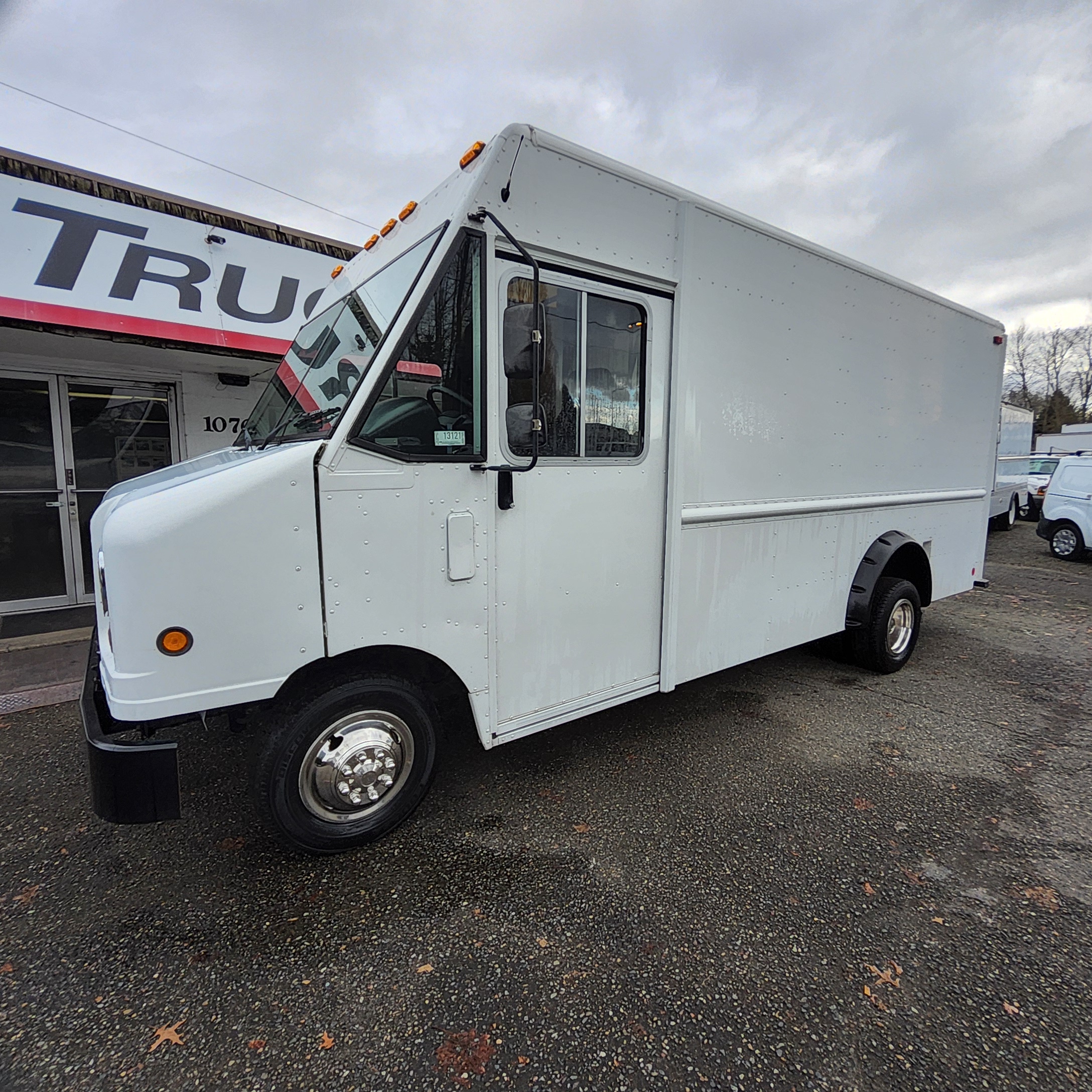 2011 FORD E-450 Step Van 20250111_125737