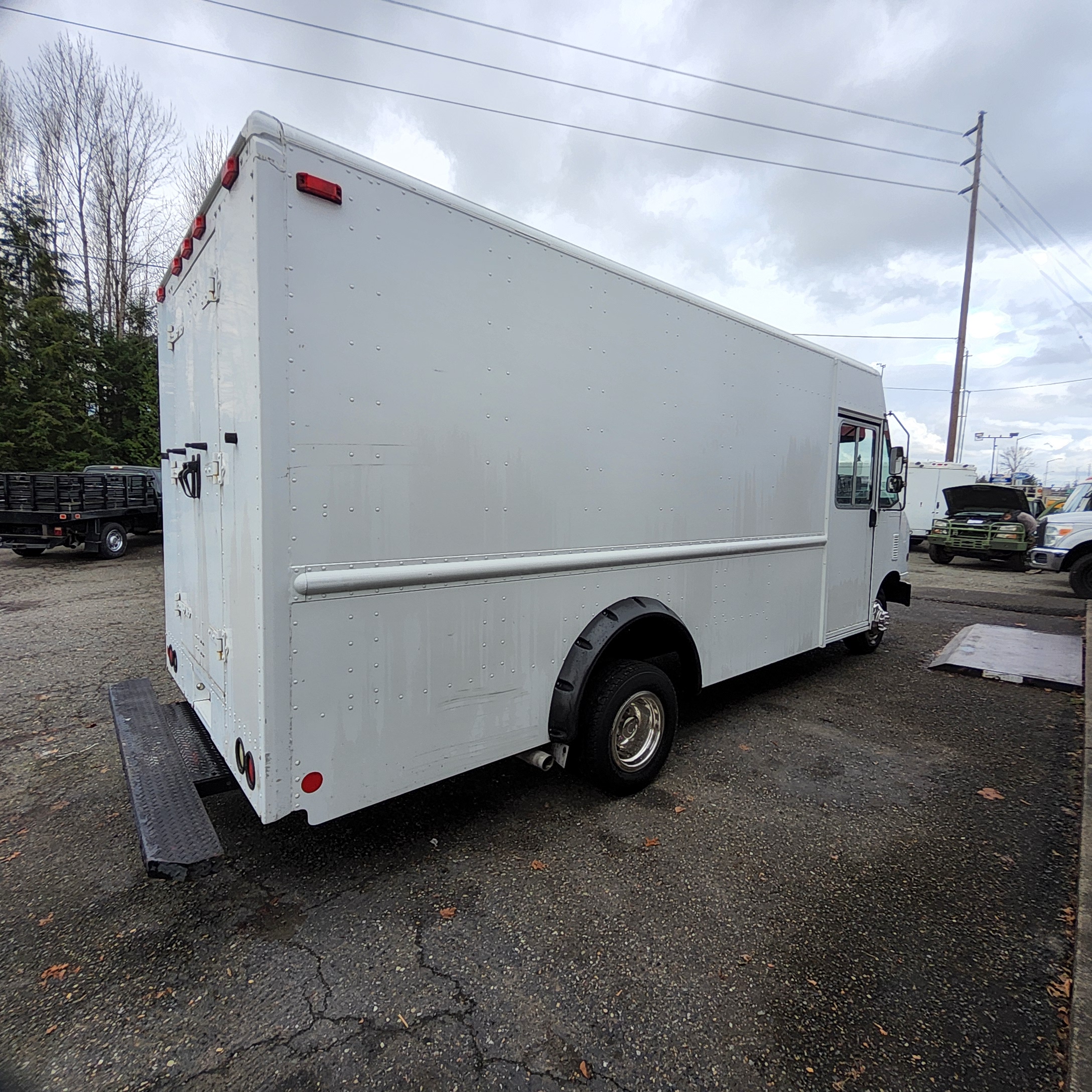 2011 FORD E-450 Step Van 20250111_125814