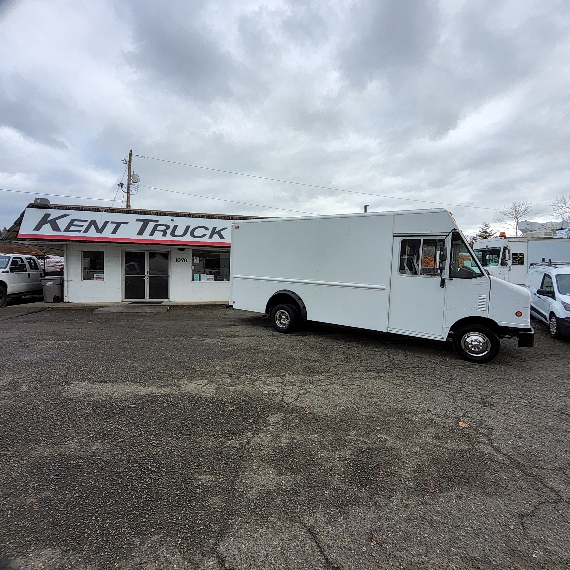 2011 FORD E-450 Step Van 20250111_130921