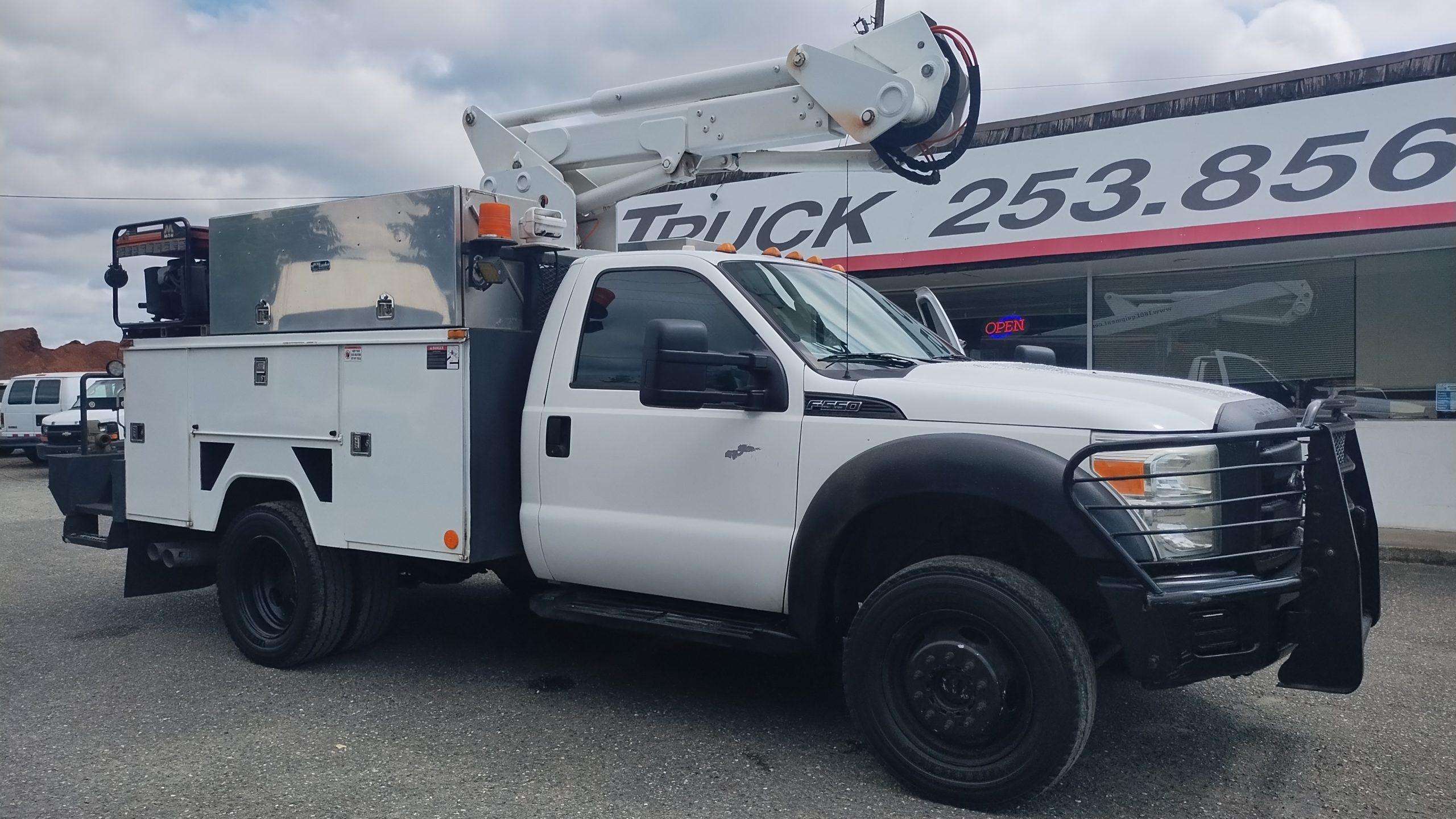 2011 Ford F550 Bucket Truck IMG_20240725_114826961-scaled